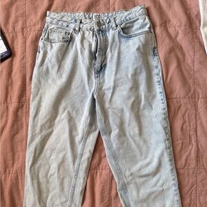 BDG | Mom High-rise Light Wash Straight Jeans | 29